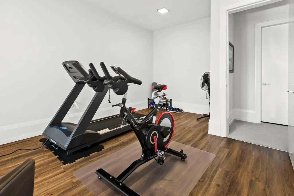 34 Elveden Heights SW Calgary AB T3H 0L1