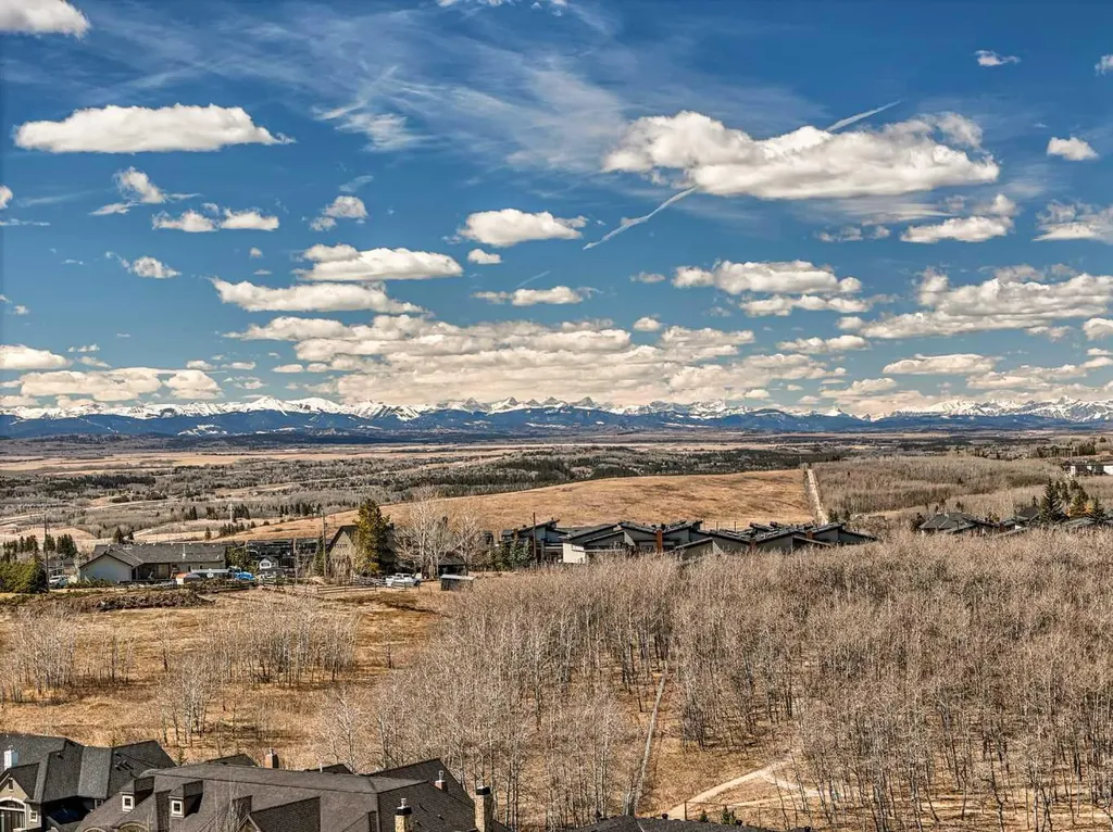 34 Elveden Heights SW Calgary AB T3H 0L1