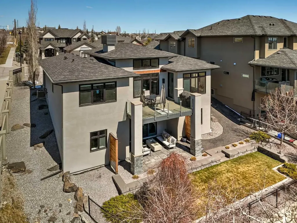 34 Elveden Heights SW Calgary AB T3H 0L1