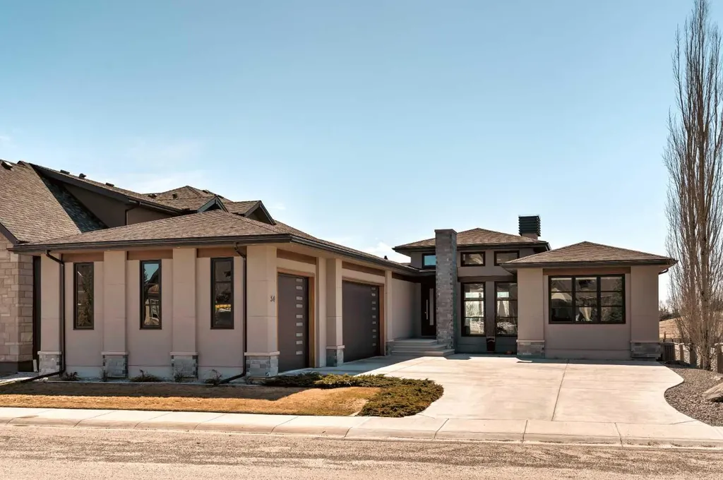 34 Elveden Heights SW Calgary AB T3H 0L1