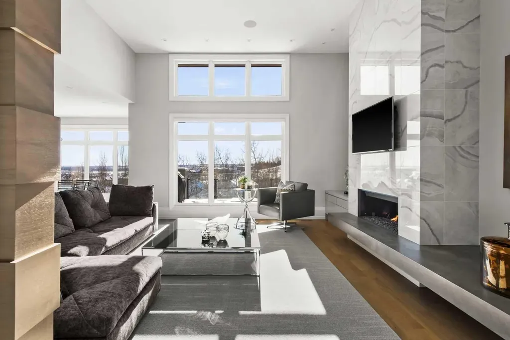 34 Elveden Heights SW Calgary AB T3H 0L1