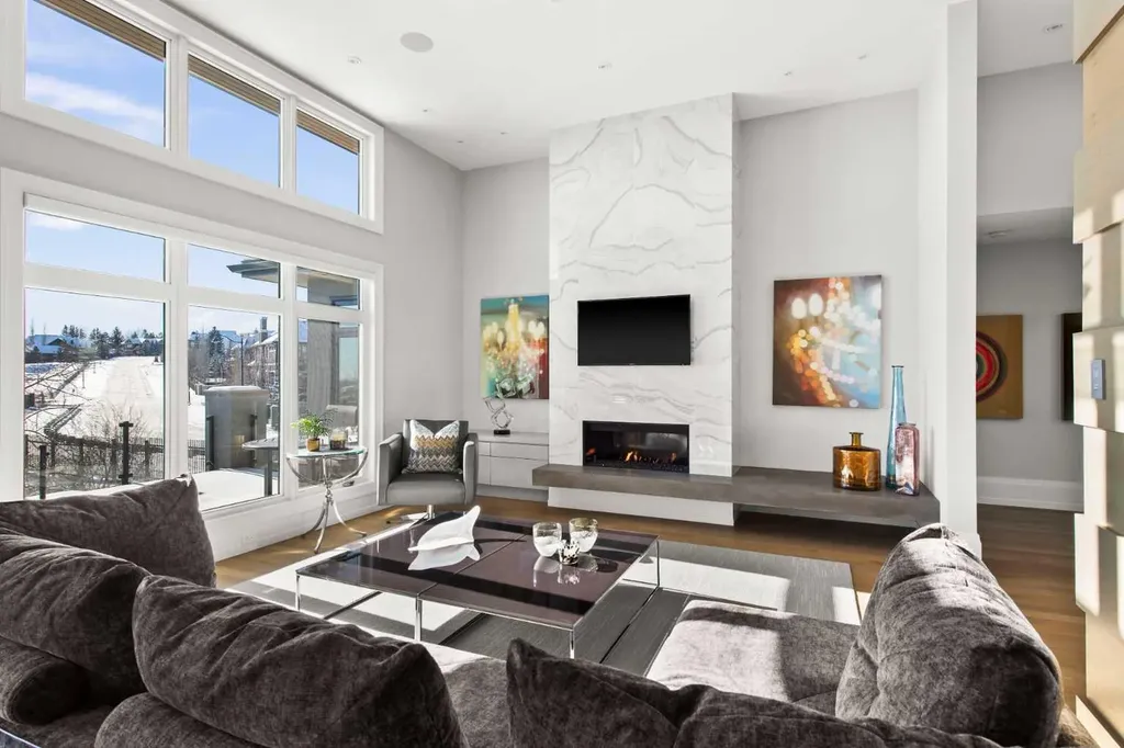 34 Elveden Heights SW Calgary AB T3H 0L1
