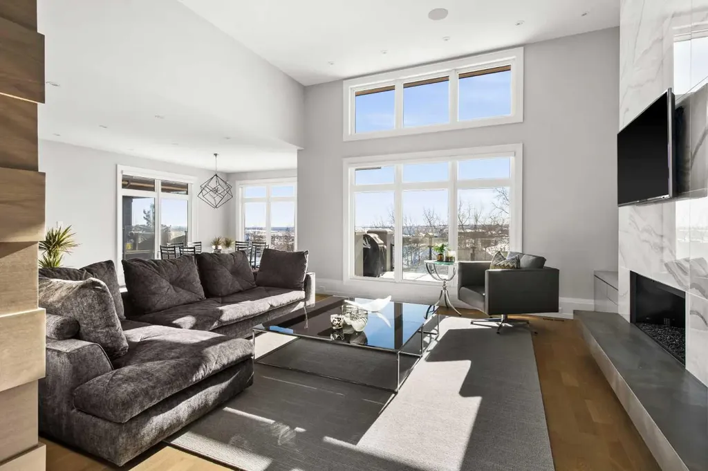 34 Elveden Heights SW Calgary AB T3H 0L1