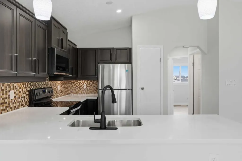 246 Martinvalley Mews NE Calgary AB T3J 4W3