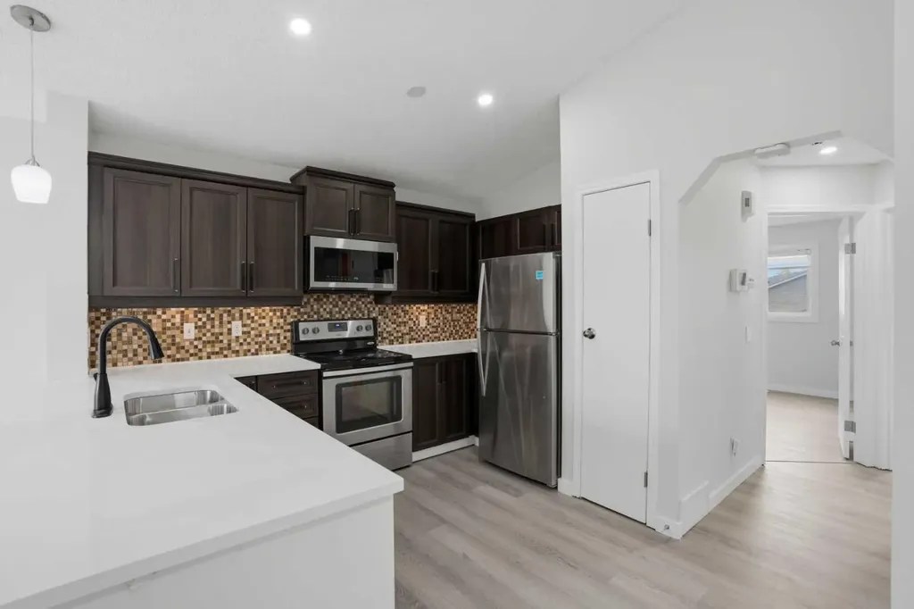 246 Martinvalley Mews NE Calgary AB T3J 4W3