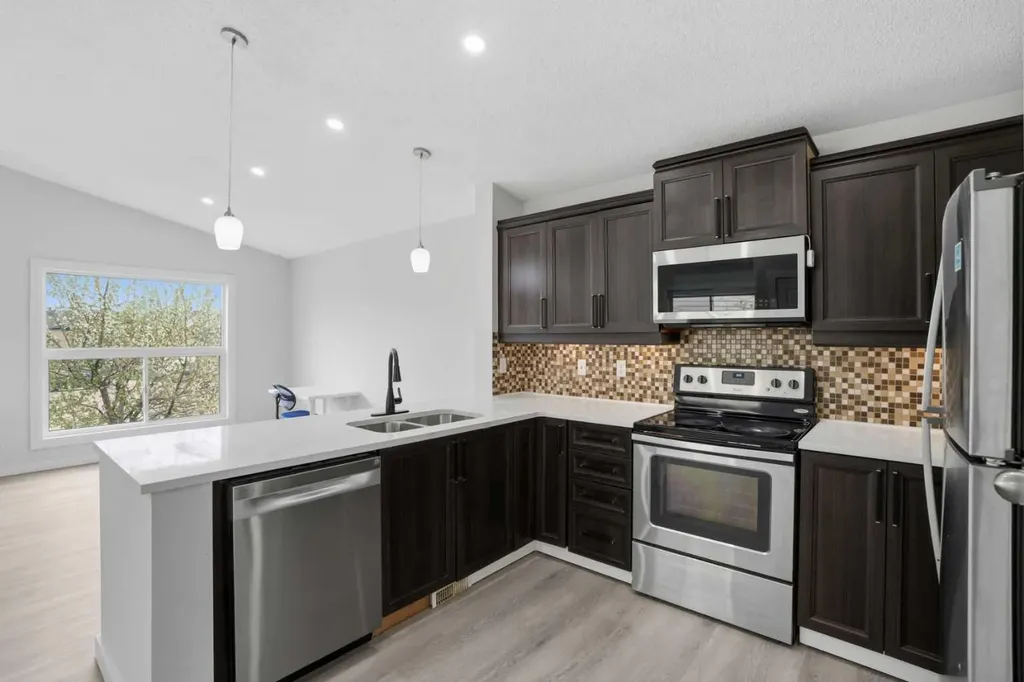 246 Martinvalley Mews NE Calgary AB T3J 4W3