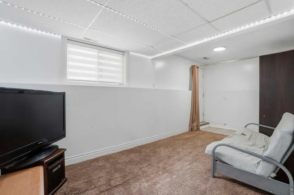 246 Martinvalley Mews NE Calgary AB T3J 4W3