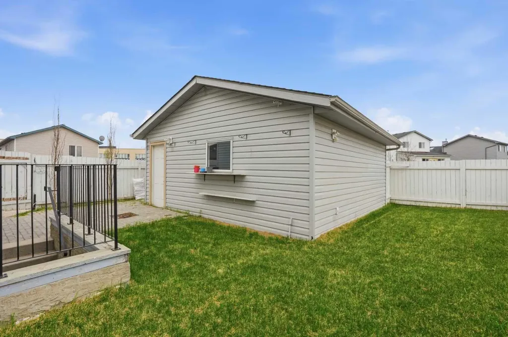 246 Martinvalley Mews NE Calgary AB T3J 4W3