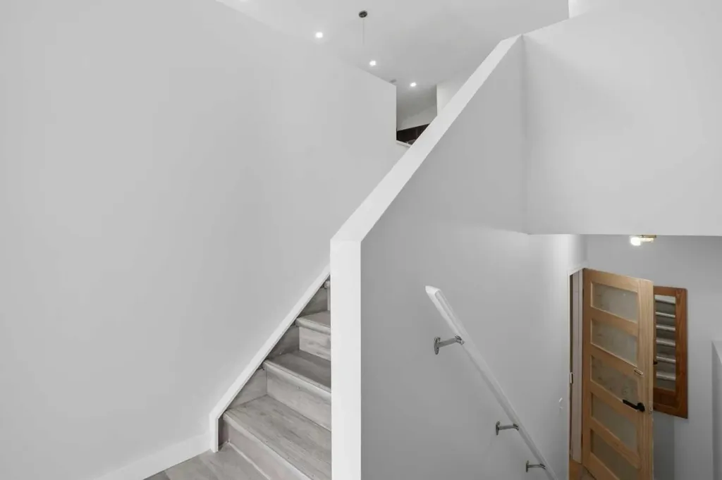 246 Martinvalley Mews NE Calgary AB T3J 4W3