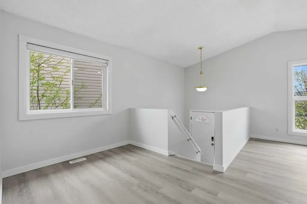 246 Martinvalley Mews NE Calgary AB T3J 4W3