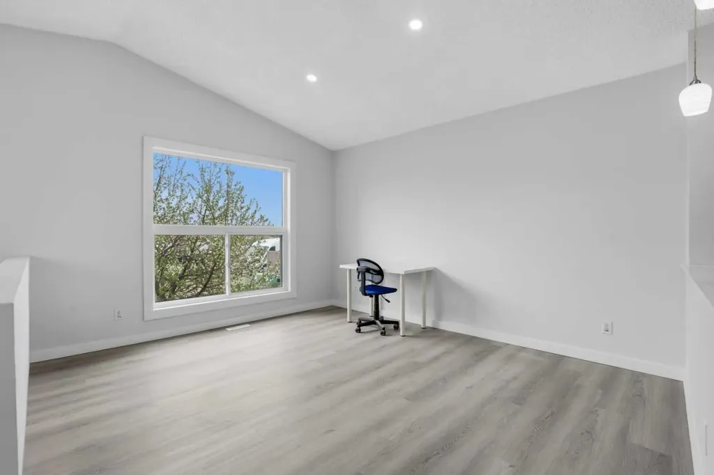 246 Martinvalley Mews NE Calgary AB T3J 4W3