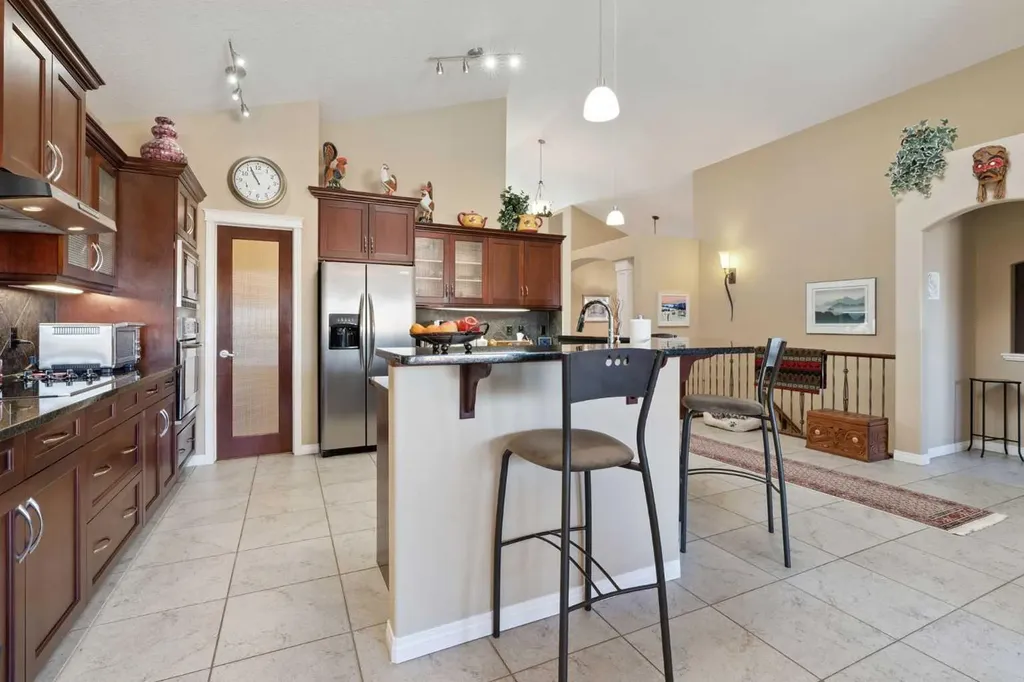 202 Tusslewood Terrace NW Calgary AB T3L 2W5