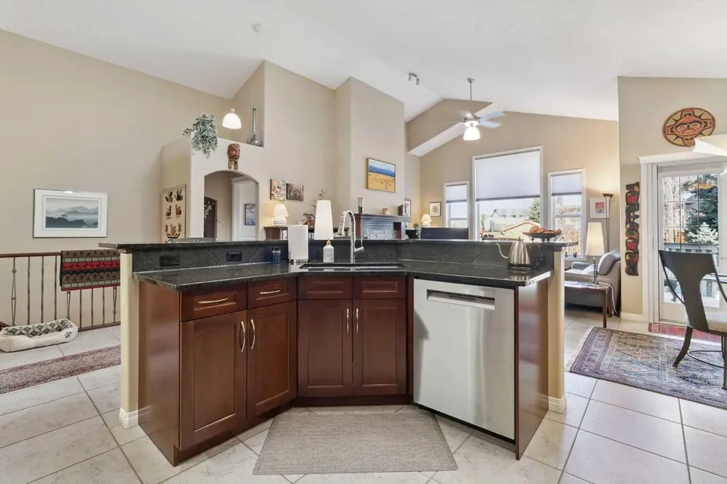 202 Tusslewood Terrace NW Calgary AB T3L 2W5