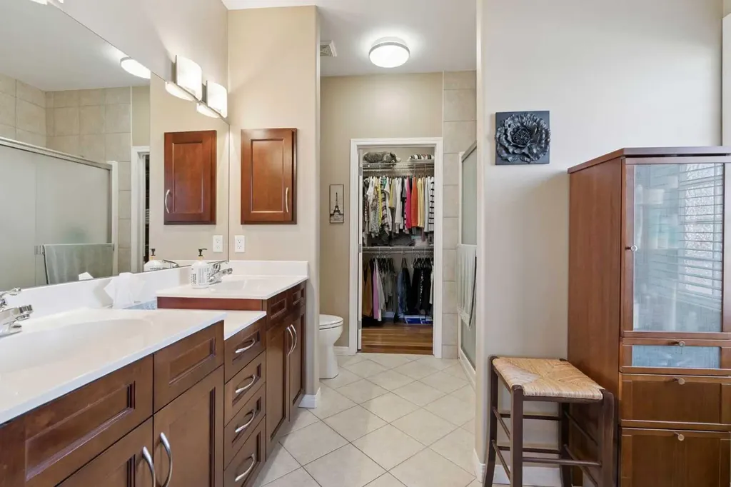 202 Tusslewood Terrace NW Calgary AB T3L 2W5