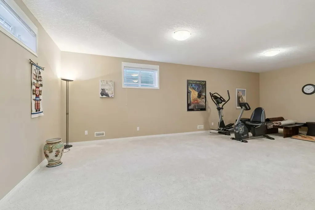 202 Tusslewood Terrace NW Calgary AB T3L 2W5