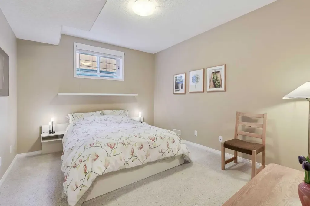 202 Tusslewood Terrace NW Calgary AB T3L 2W5