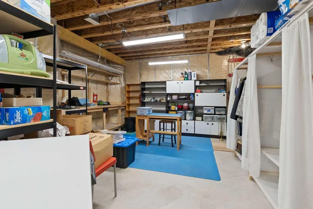 202 Tusslewood Terrace NW Calgary AB T3L 2W5