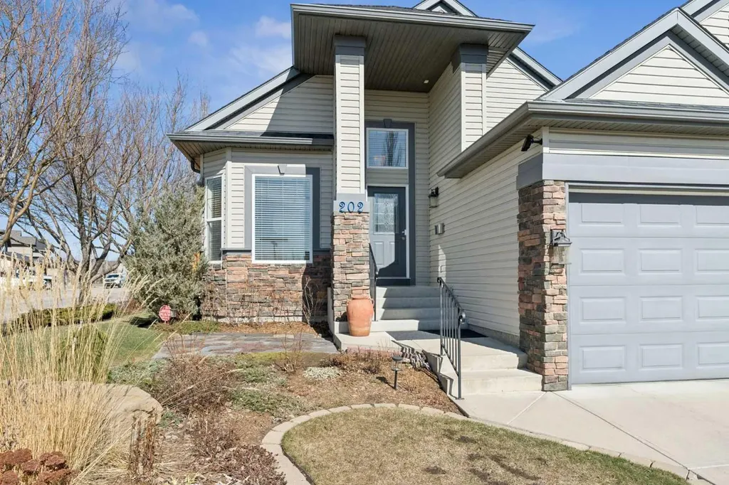 202 Tusslewood Terrace NW Calgary AB T3L 2W5