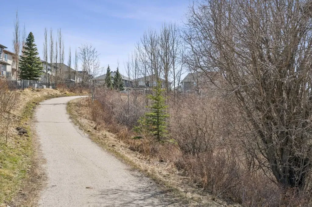 202 Tusslewood Terrace NW Calgary AB T3L 2W5