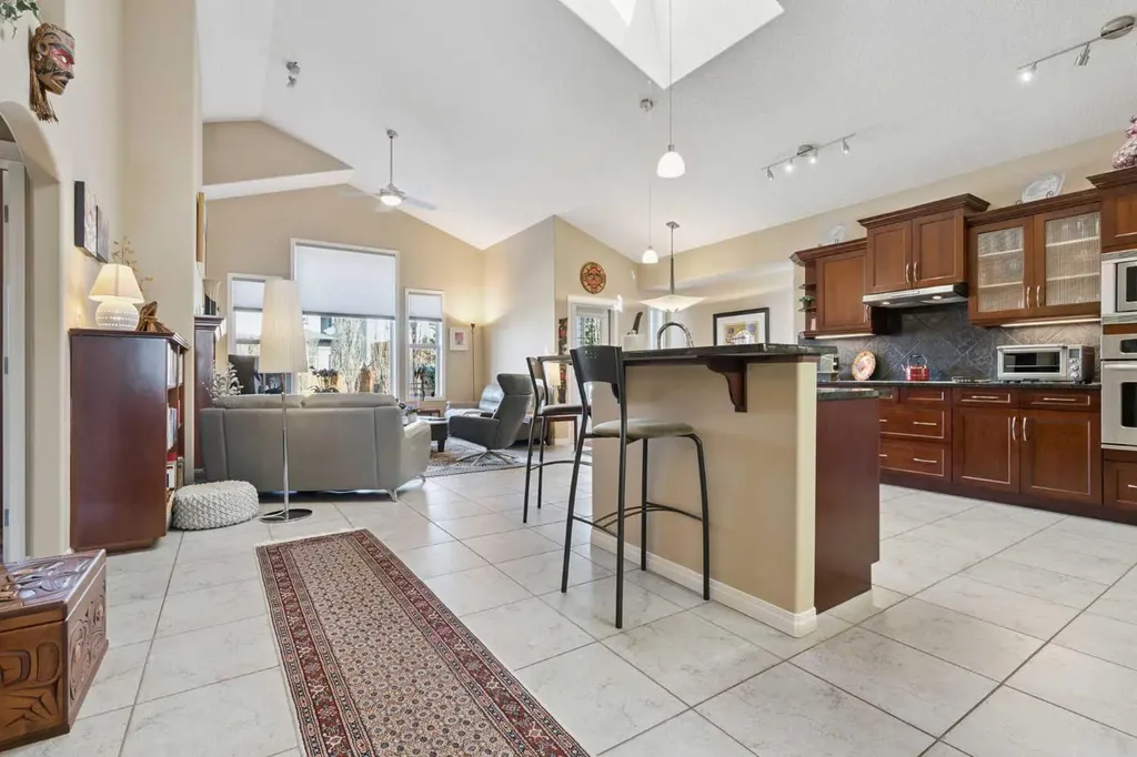 202 Tusslewood Terrace NW Calgary AB T3L 2W5