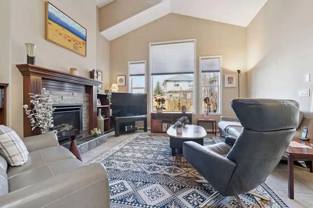 202 Tusslewood Terrace NW Calgary AB T3L 2W5
