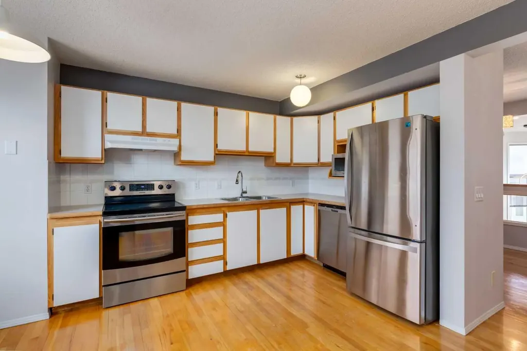 318 Hawkstone Manor NW Calgary AB T3G 3X2