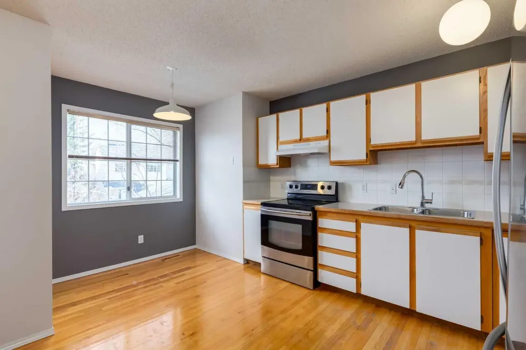 318 Hawkstone Manor NW Calgary AB T3G 3X2