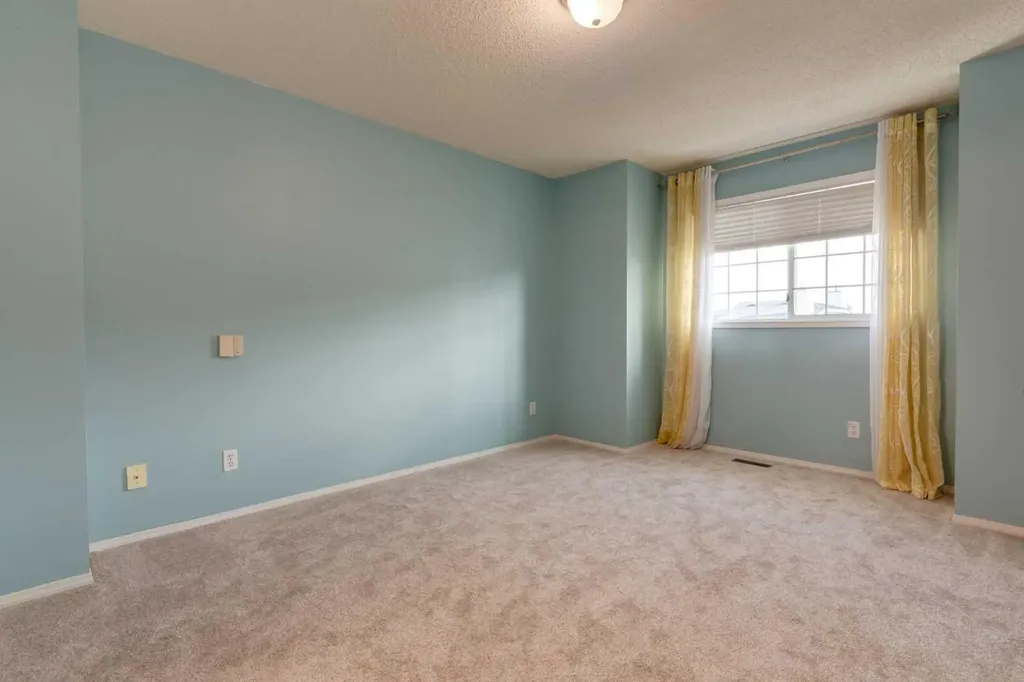 318 Hawkstone Manor NW Calgary AB T3G 3X2