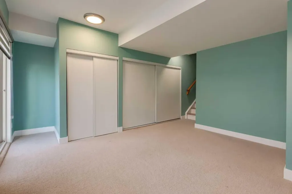 318 Hawkstone Manor NW Calgary AB T3G 3X2