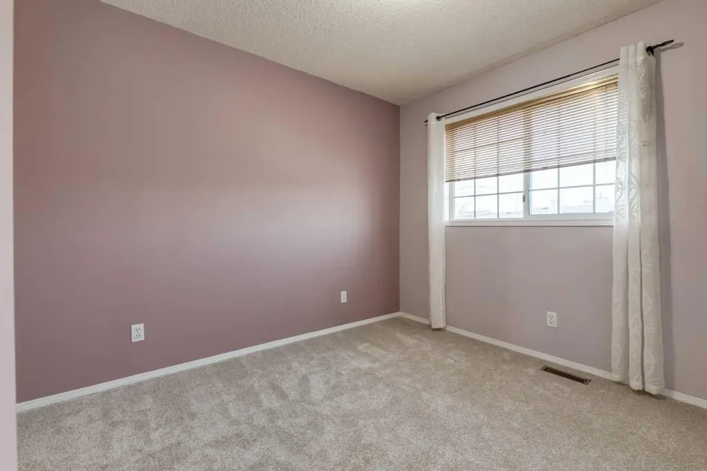 318 Hawkstone Manor NW Calgary AB T3G 3X2