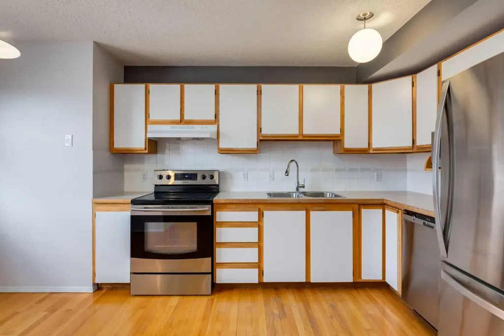 318 Hawkstone Manor NW Calgary AB T3G 3X2