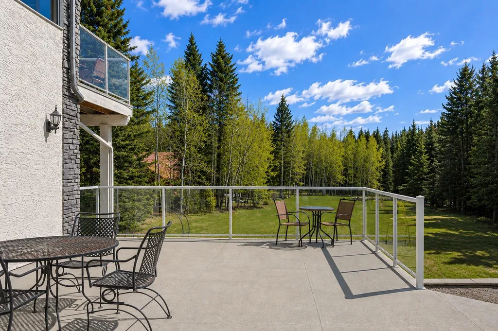 7 Coyote Close Bragg Creek AB T0L 0K0