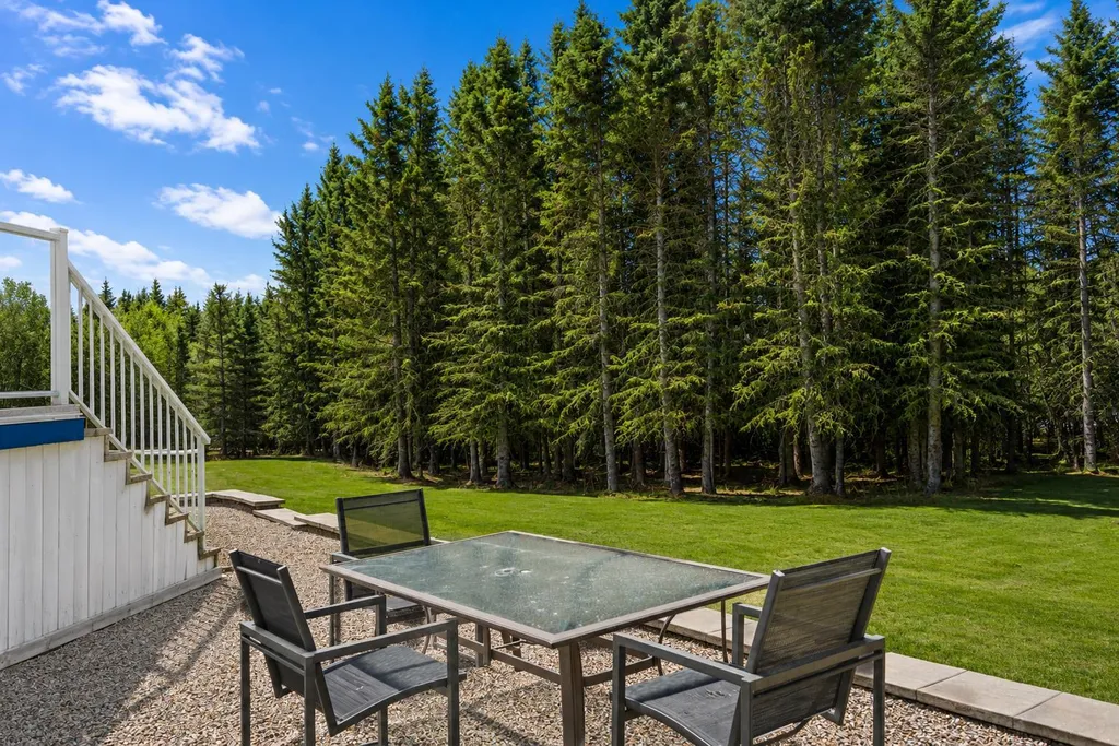 7 Coyote Close Bragg Creek AB T0L 0K0