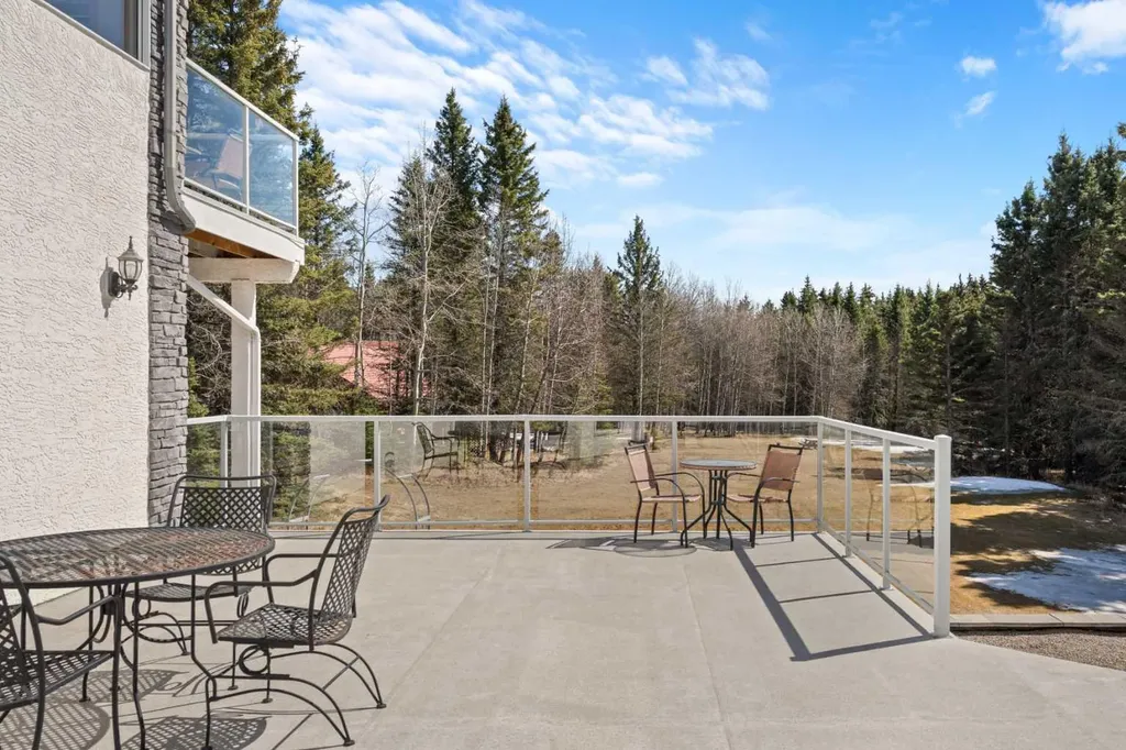 7 Coyote Close Bragg Creek AB T0L 0K0