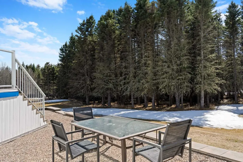 7 Coyote Close Bragg Creek AB T0L 0K0