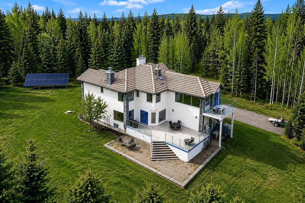 7 Coyote Close Bragg Creek AB T0L 0K0