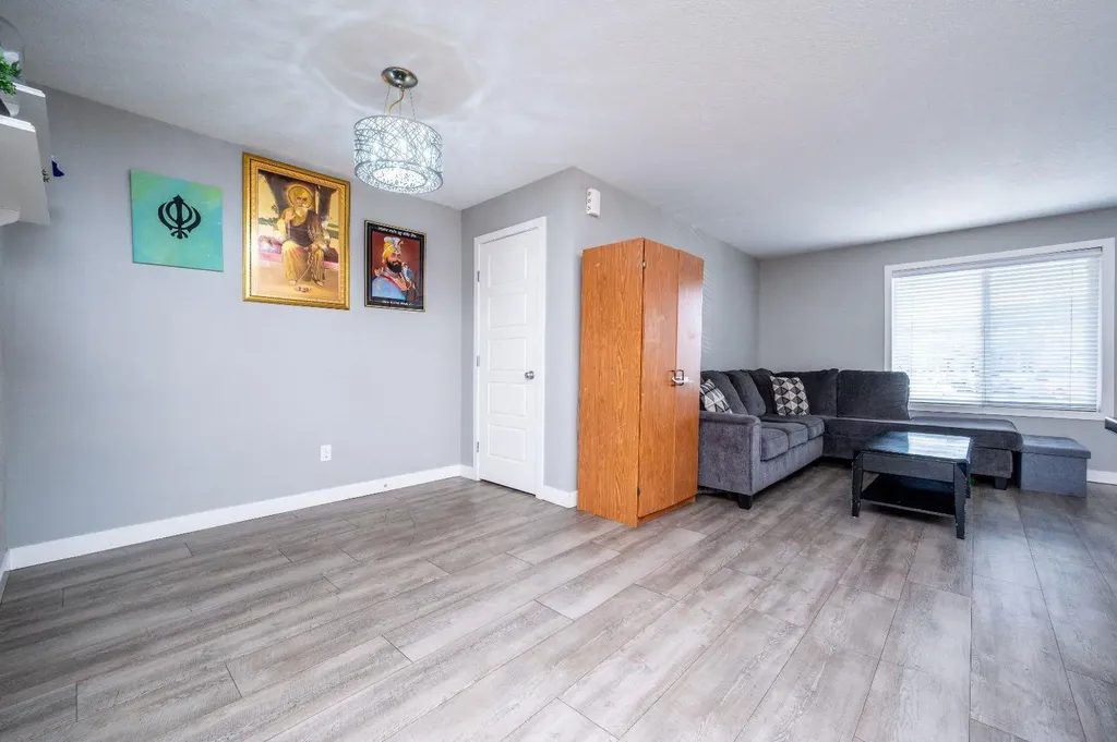 2781 Chinook Winds Drive SW Airdrie AB T4B 3S5