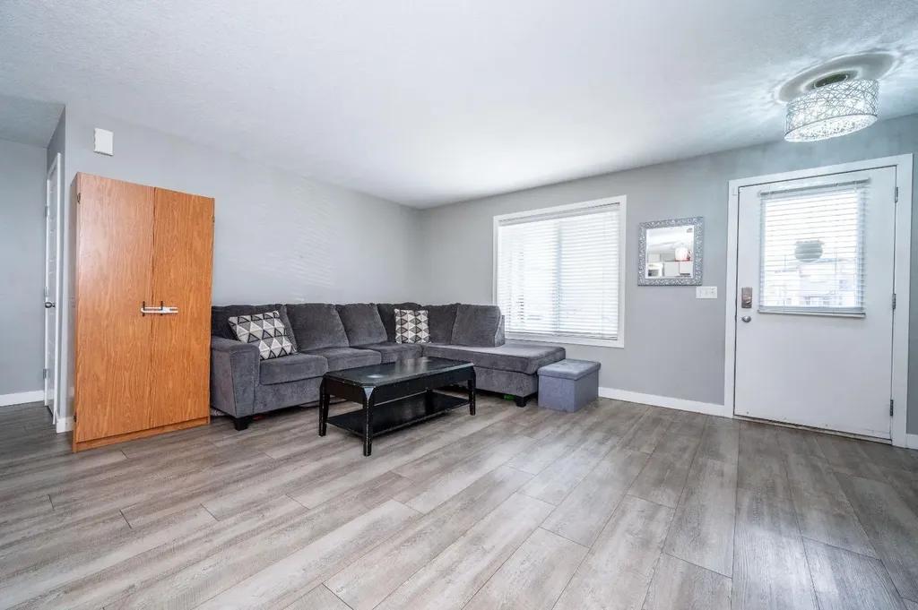2781 Chinook Winds Drive SW Airdrie AB T4B 3S5