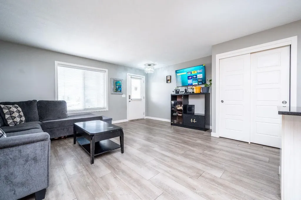 2781 Chinook Winds Drive SW Airdrie AB T4B 3S5