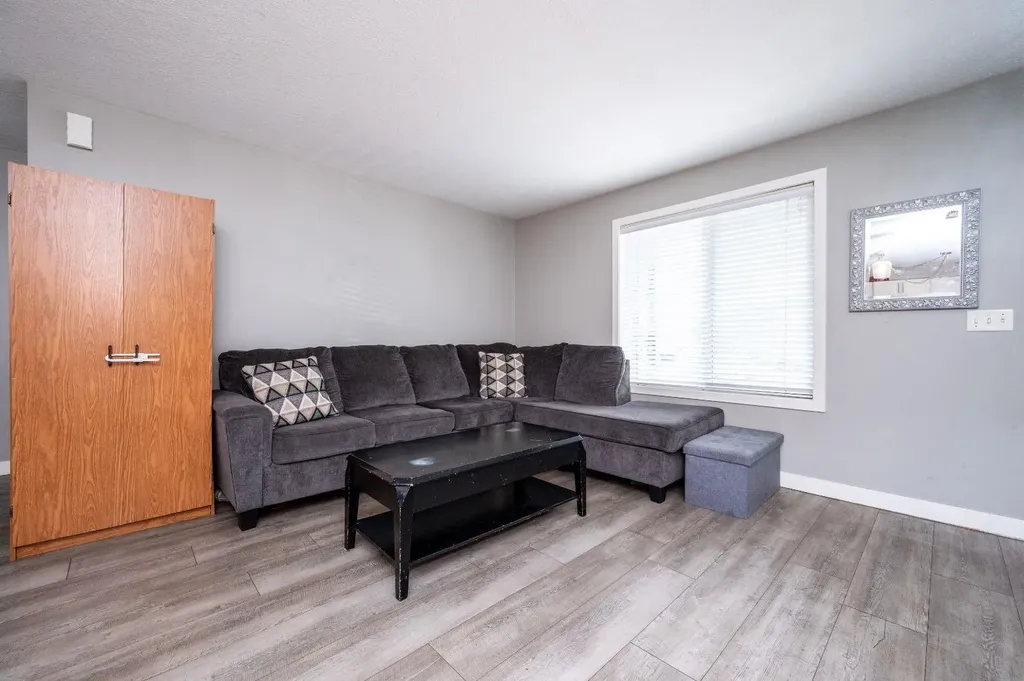 2781 Chinook Winds Drive SW Airdrie AB T4B 3S5