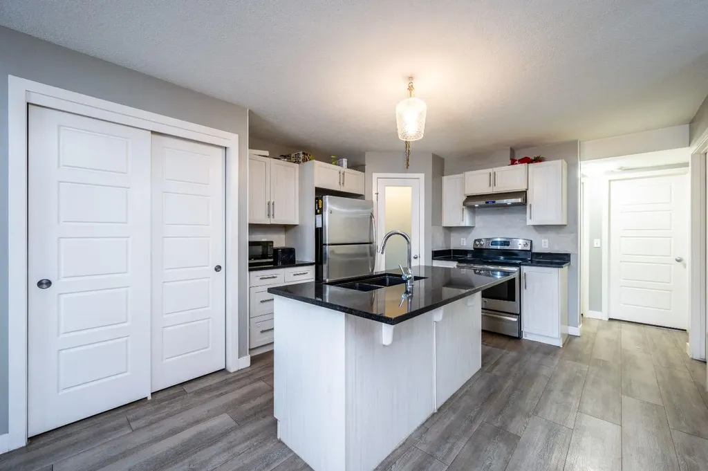 2781 Chinook Winds Drive SW Airdrie AB T4B 3S5