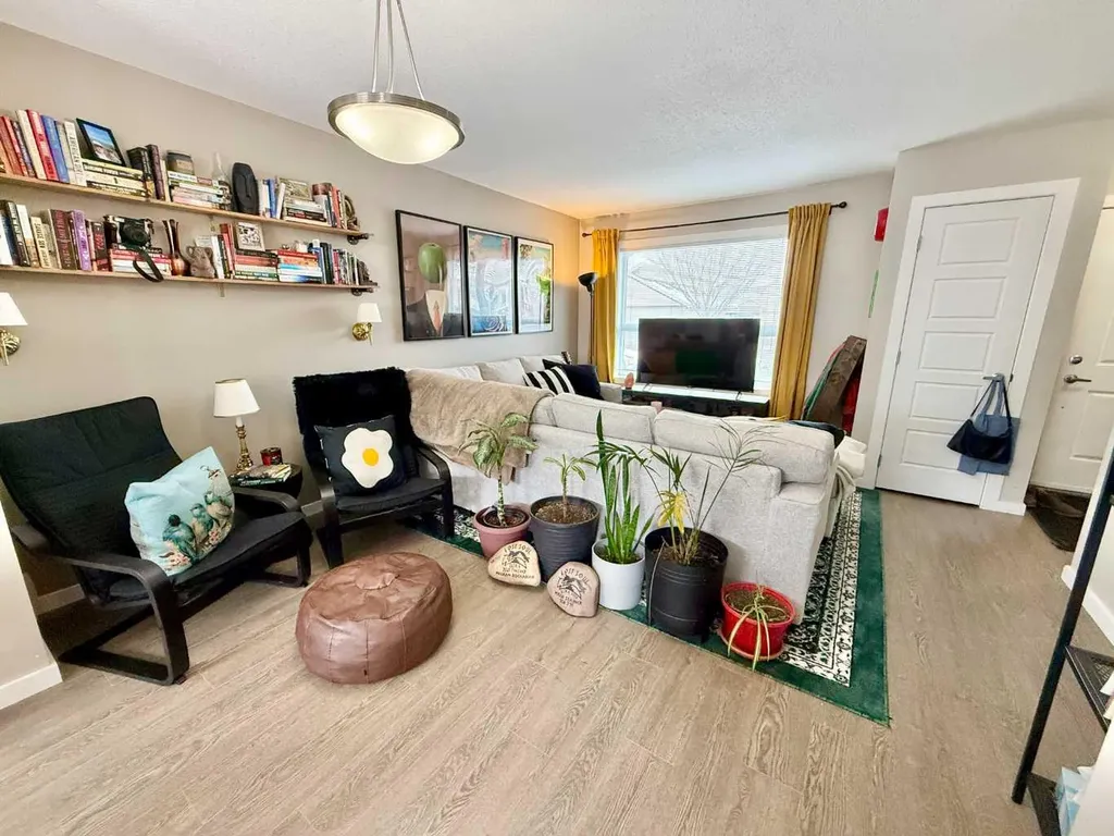 1134 Keystone Road W Lethbridge AB T1J 5H6