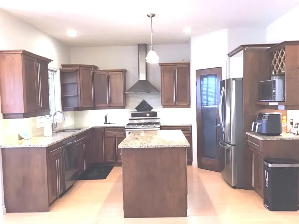 34 Poplar Drive Whitecourt AB T7S 0A1