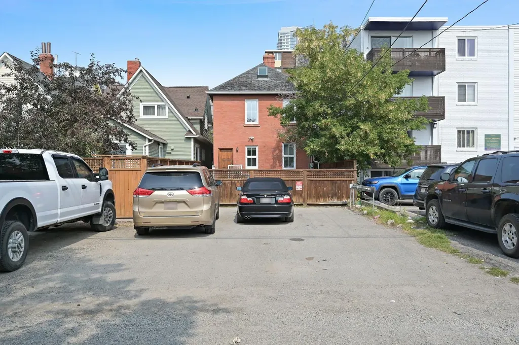 1215 14 Avenue SW Calgary AB T3C 0W1