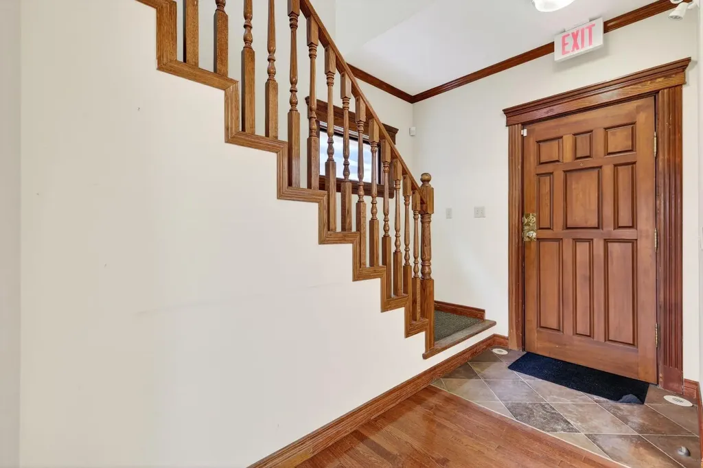 1215 14 Avenue SW Calgary AB T3C 0W1