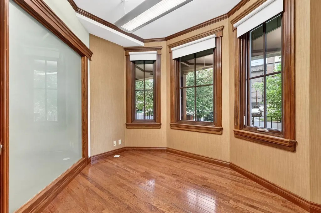 1215 14 Avenue SW Calgary AB T3C 0W1