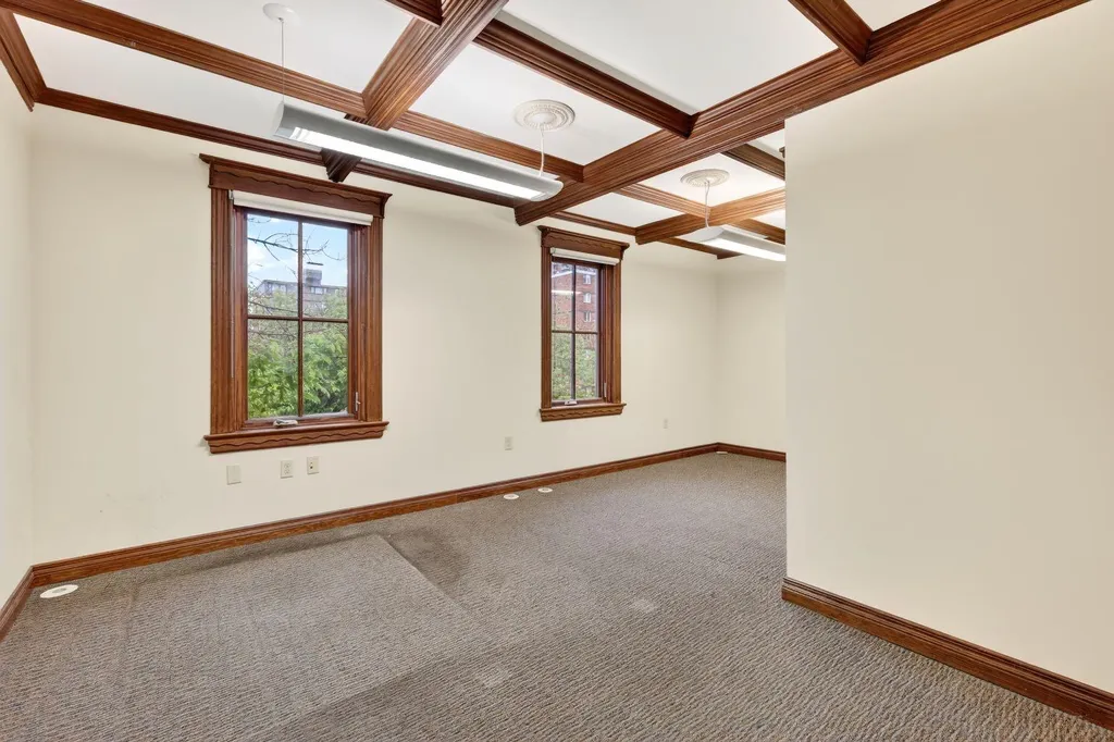 1215 14 Avenue SW Calgary AB T3C 0W1