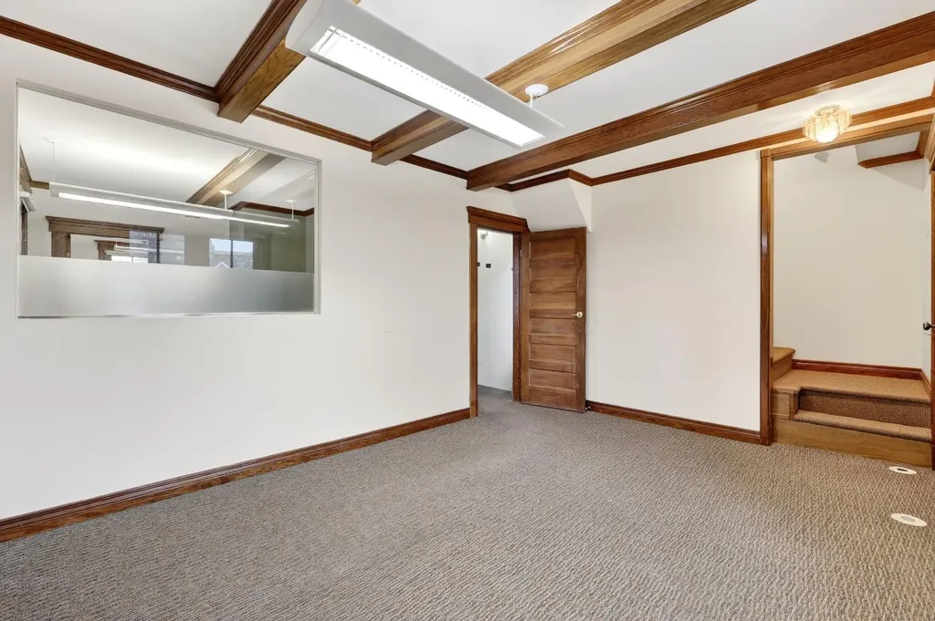 1215 14 Avenue SW Calgary AB T3C 0W1