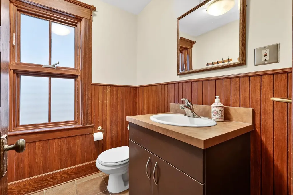1215 14 Avenue SW Calgary AB T3C 0W1