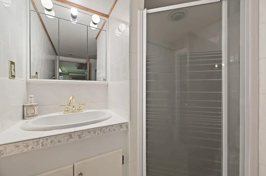 1215 14 Avenue SW Calgary AB T3C 0W1